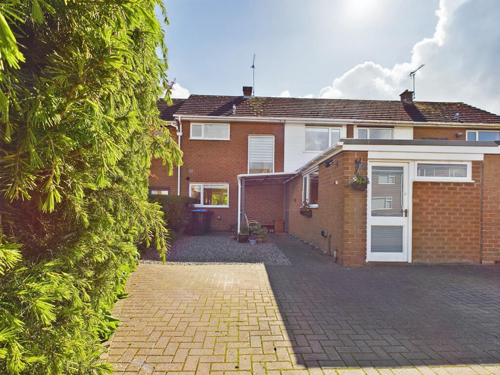 3 bedroom terraced house for sale in Quarry Hill, Farndon, CH3