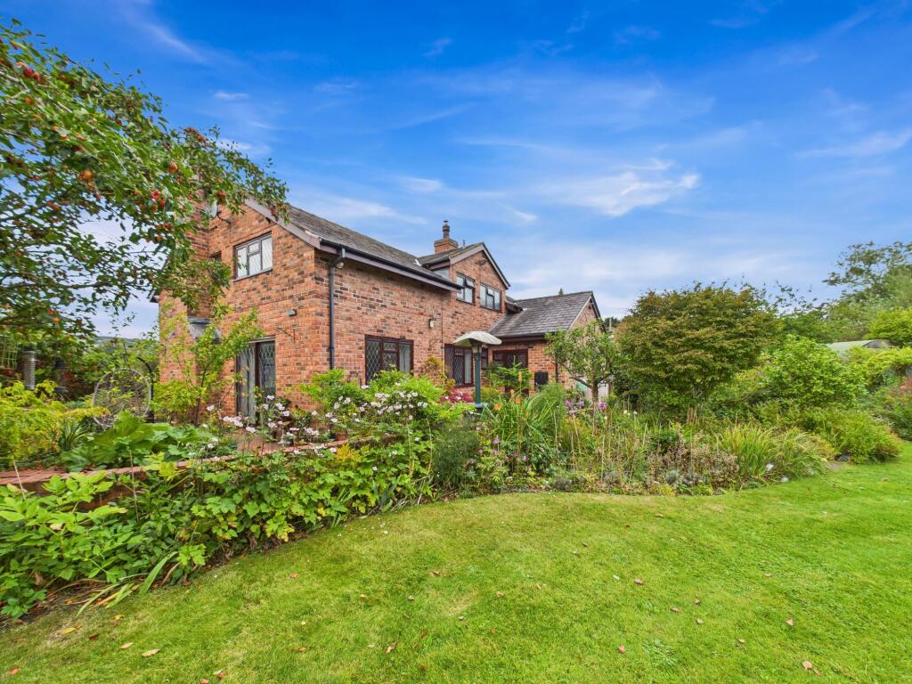Main image of property: Stryt Isa, Hope, LL12