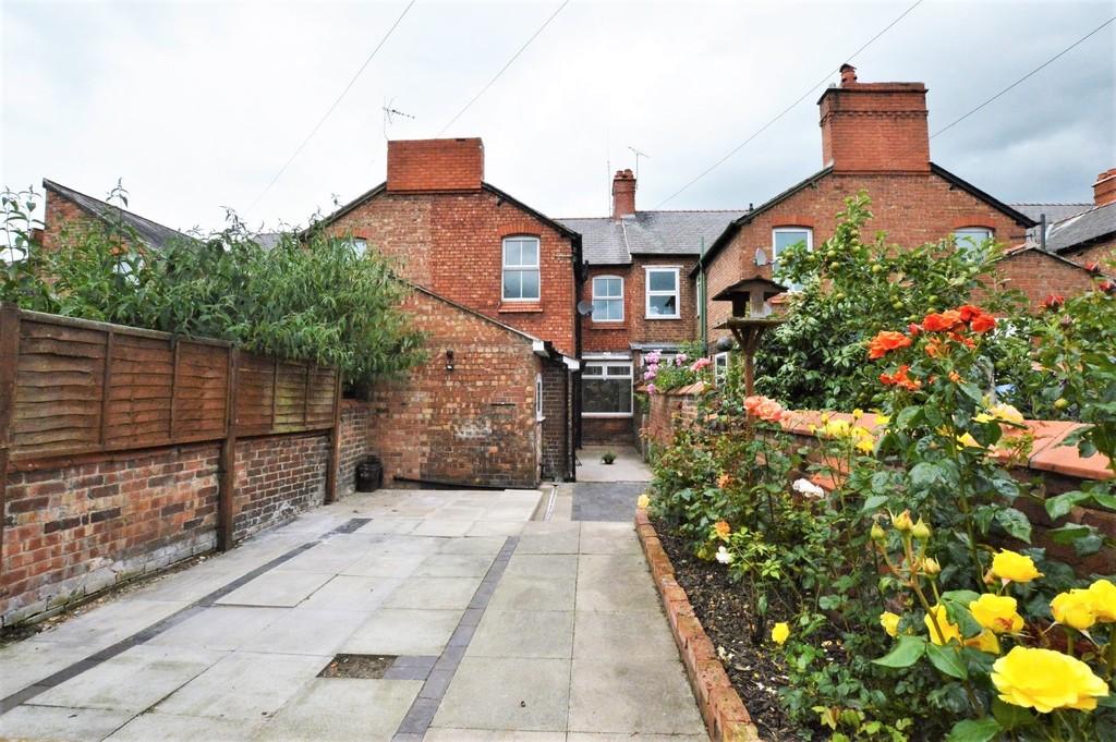 6 bedroom terraced house for sale in Tarvin Road, Boughton, Chester, CH3