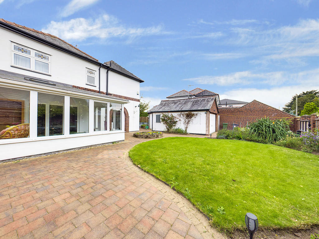 4 bedroom detached house for sale in Wynnstay Lane, Marford, Wrexham, LL12