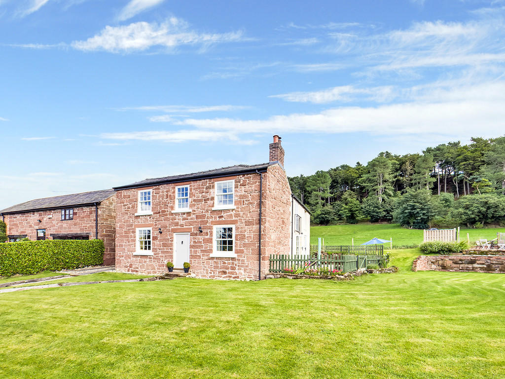 4 bedroom detached house for sale in Old Coach Road, Barnhill, CH3