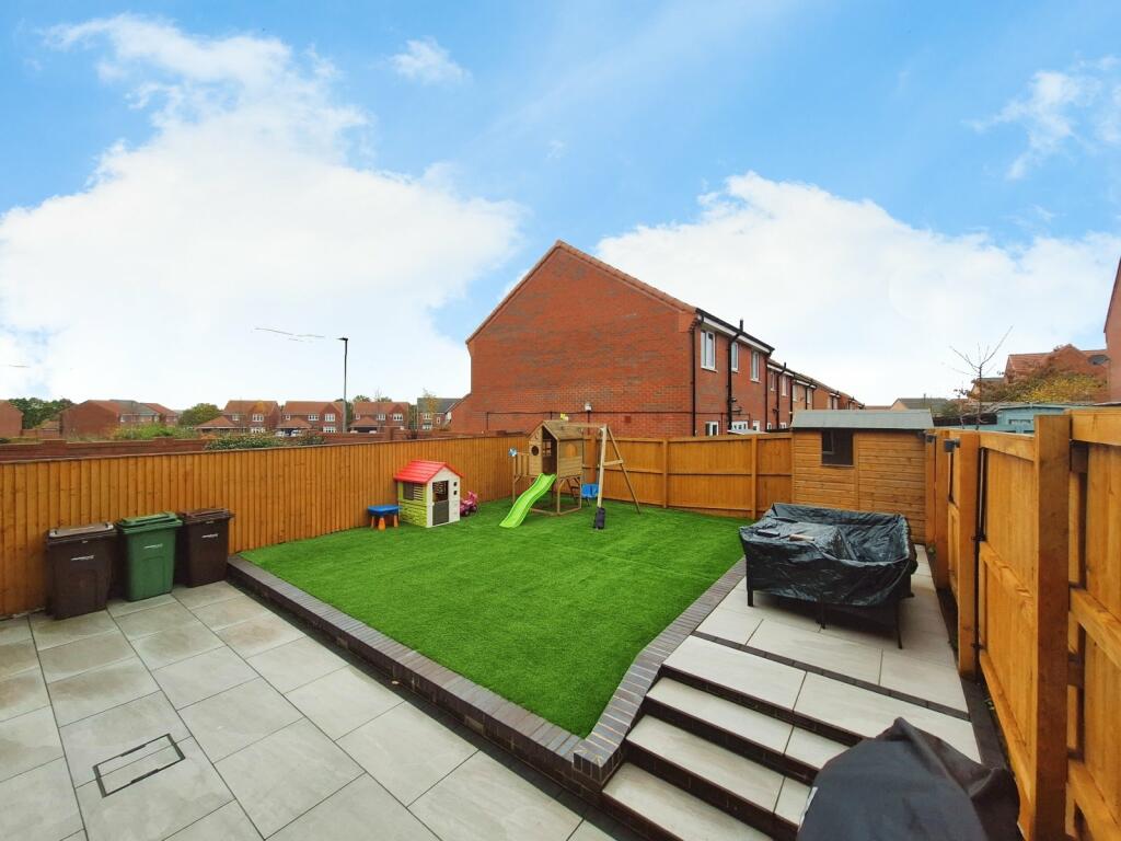 4 bedroom detached house for sale in Forage Way, Crofton, Wakefield