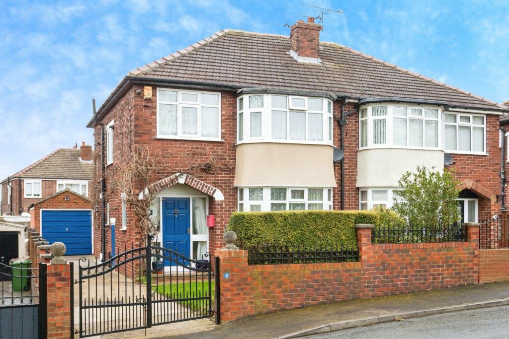 4 bedroom semidetached house for sale in Weeland Road, Crofton