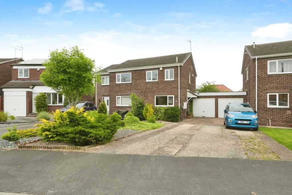 2 bedroom semidetached house for sale in Barnstone Vale, Wakefield