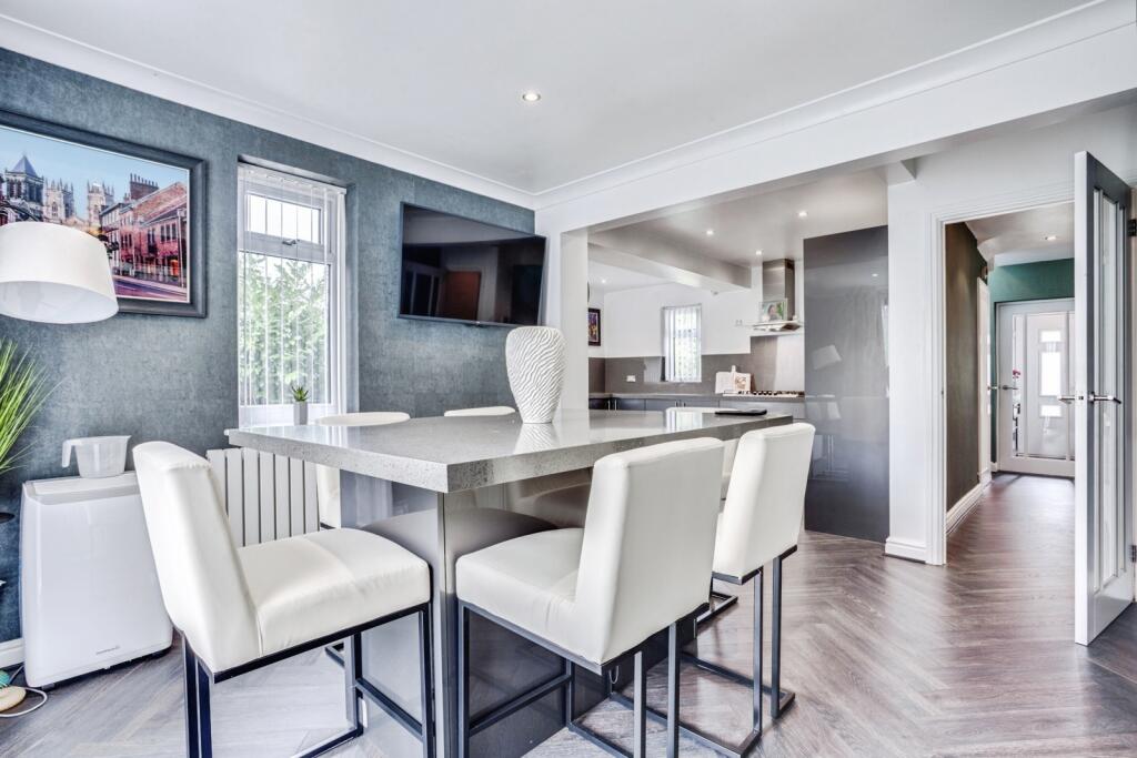 Main image of property: Lynwood Drive, Wakefield, West Yorkshire, WF2