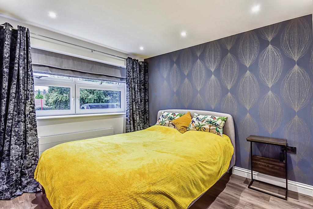 4 bedroom detached house for sale in Wrenthorpe Road, Wrenthorpe