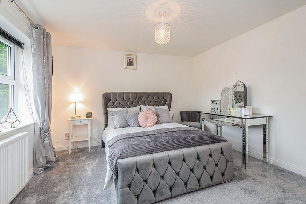 4 bedroom detached house for sale in Flanshaw Lane, Wakefield, West