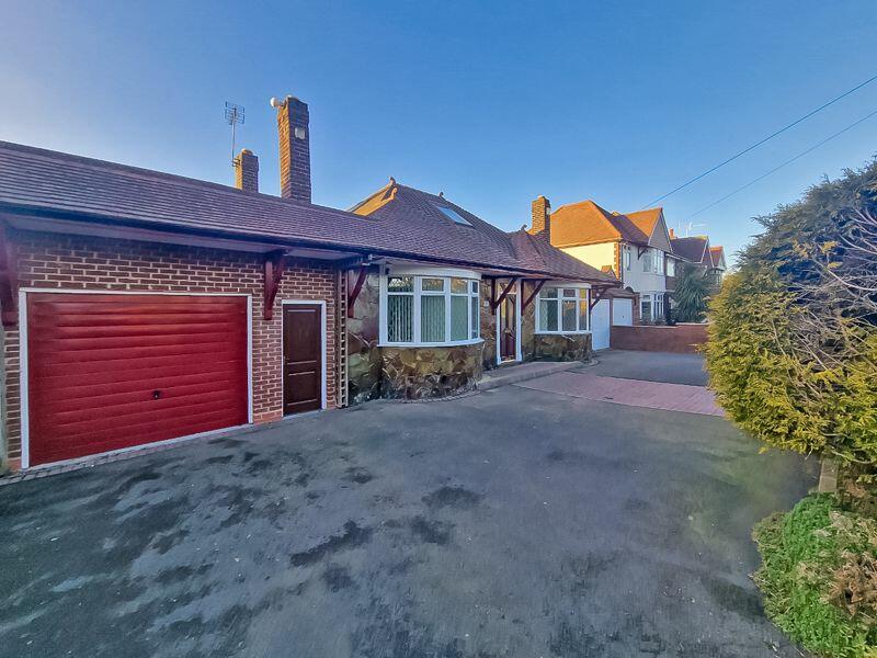 3 bedroom detached bungalow for sale in Cannock Road, New Invention