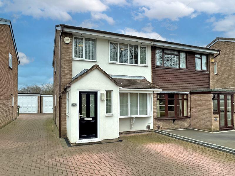 3 bedroom semidetached house for sale in Broad Lane North, Willenhall