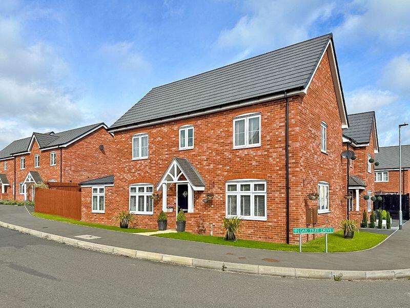 3 bedroom detached house for sale in Oak Tree Drive, Essington