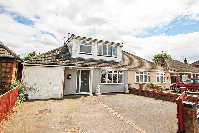 4 bedroom bungalow for sale in Upper Ettingshall Road, COSELEY, WV14