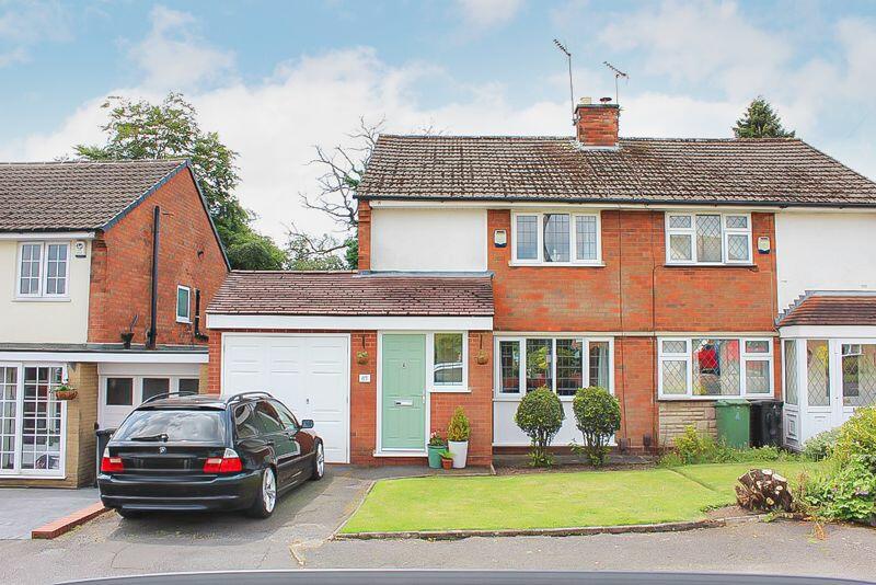 3 bedroom semidetached house for sale in Dingle View, SEDGLEY, DY3 3LE