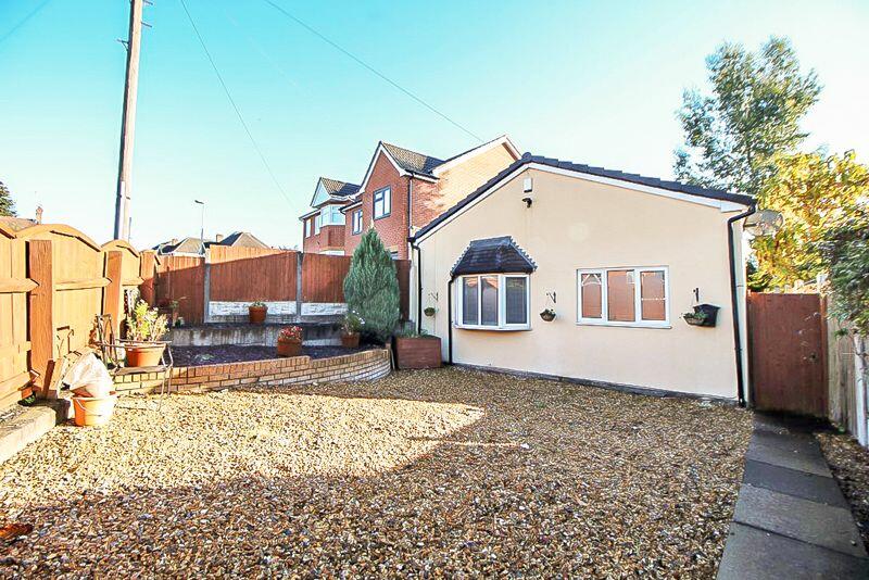 2 bedroom bungalow for sale in Redhall Road, LOWER GORNAL, DY3 2NN, DY3