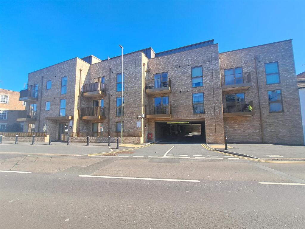 Main image of property: 10 High Street, Addlestone