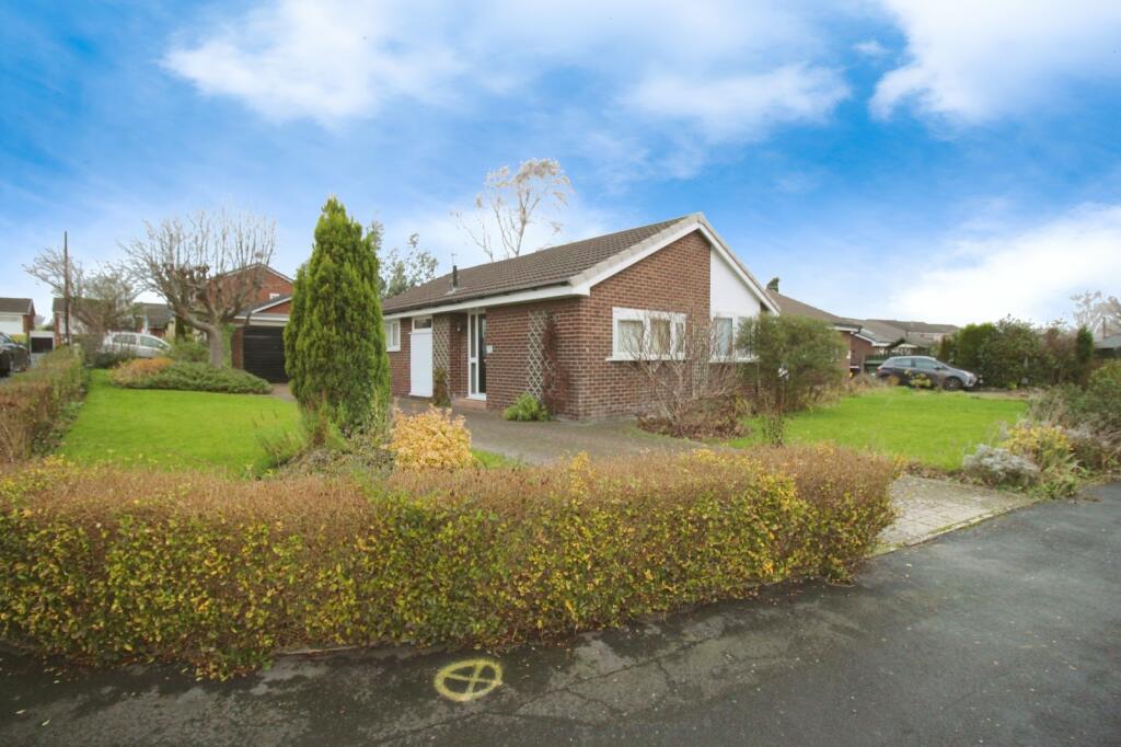 2 bedroom bungalow for sale in Fallow Fields Drive, Reddish Vale