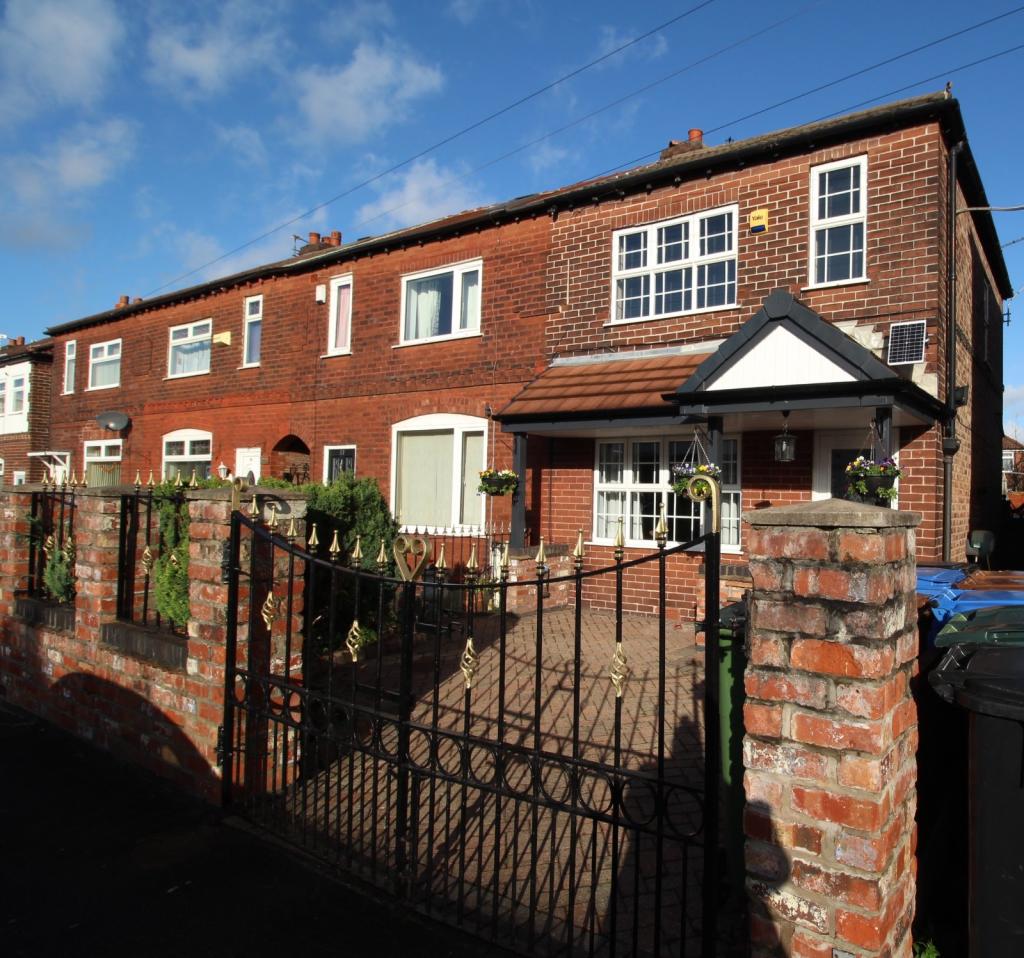 2 bedroom semidetached house for sale in Priory Lane, Reddish