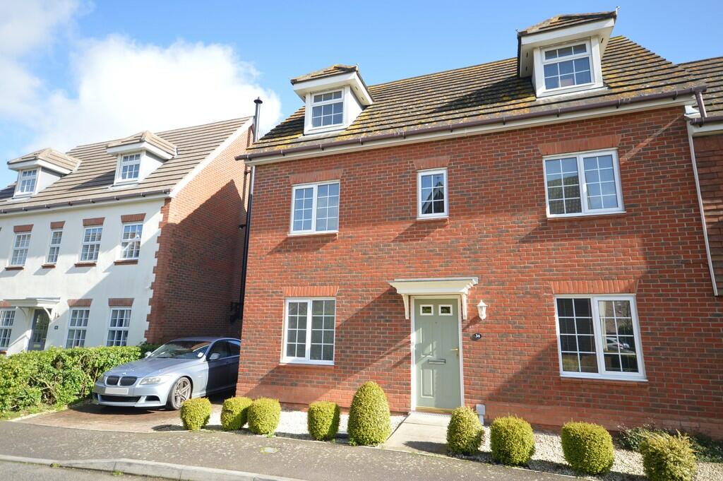 6 bedroom link detached house for sale in Hazel Close, Thorrington, CO7