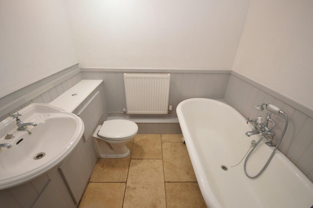 2 bedroom end of terrace house for sale in Harwich Road, Little Oakley