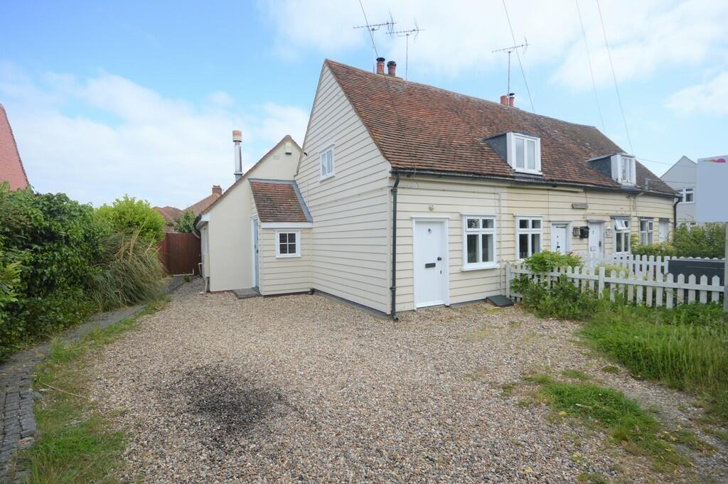 2 bedroom end of terrace house for sale in Harwich Road, Little Oakley