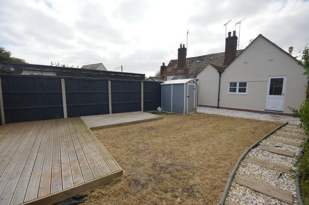 2 bedroom end of terrace house for sale in Harwich Road, Little Oakley