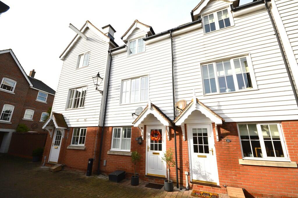 3 bedroom end of terrace house for sale in Valonia Drive, Wivenhoe, CO7