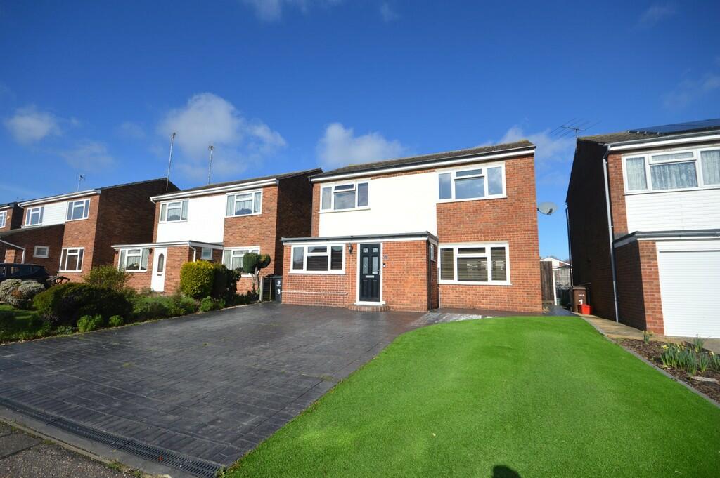 4 bedroom detached house for sale in Gravel Hill Way, Dovercourt