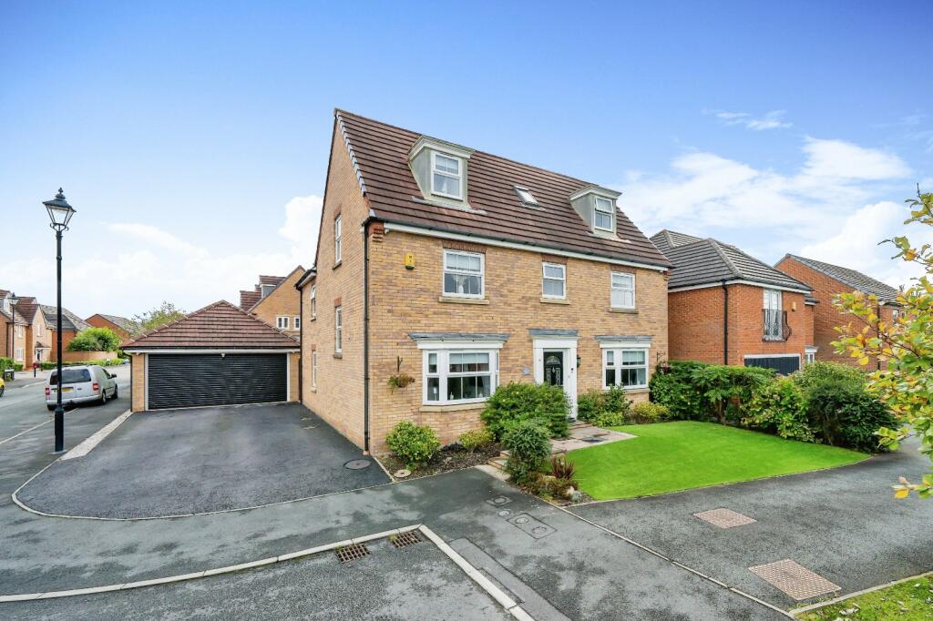 5 bedroom detached house for sale in Doughton Green, Widnes, Cheshire, WA8