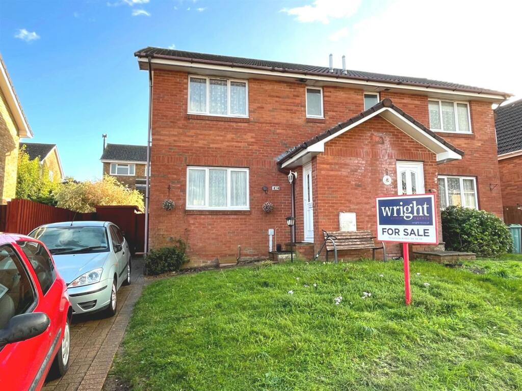 3 bedroom semidetached house for sale in Kingslea Park, East Cowes, PO32