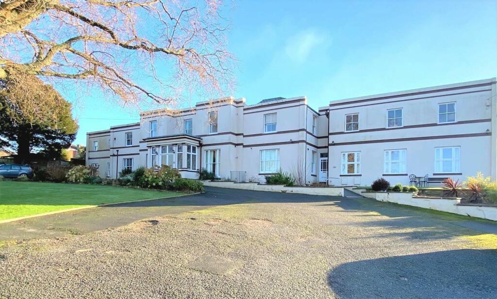 2 bedroom apartment for sale in Millfield Avenue, East Cowes, PO32