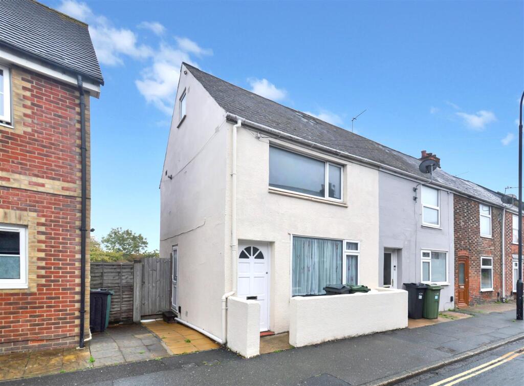 3 bedroom end of terrace house