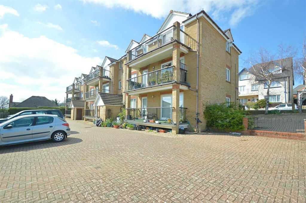 2 bedroom flat for sale in Stunning Sea Views * Shanklin, PO37