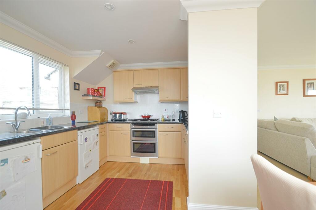 2 bedroom flat for sale in Stunning Sea Views * Shanklin, PO37