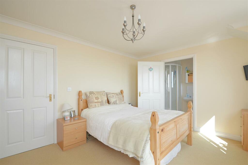 2 bedroom flat for sale in Stunning Sea Views * Shanklin, PO37