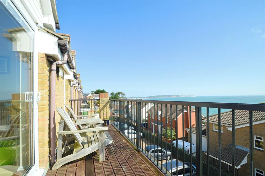 2 bedroom flat for sale in Stunning Sea Views * Shanklin, PO37