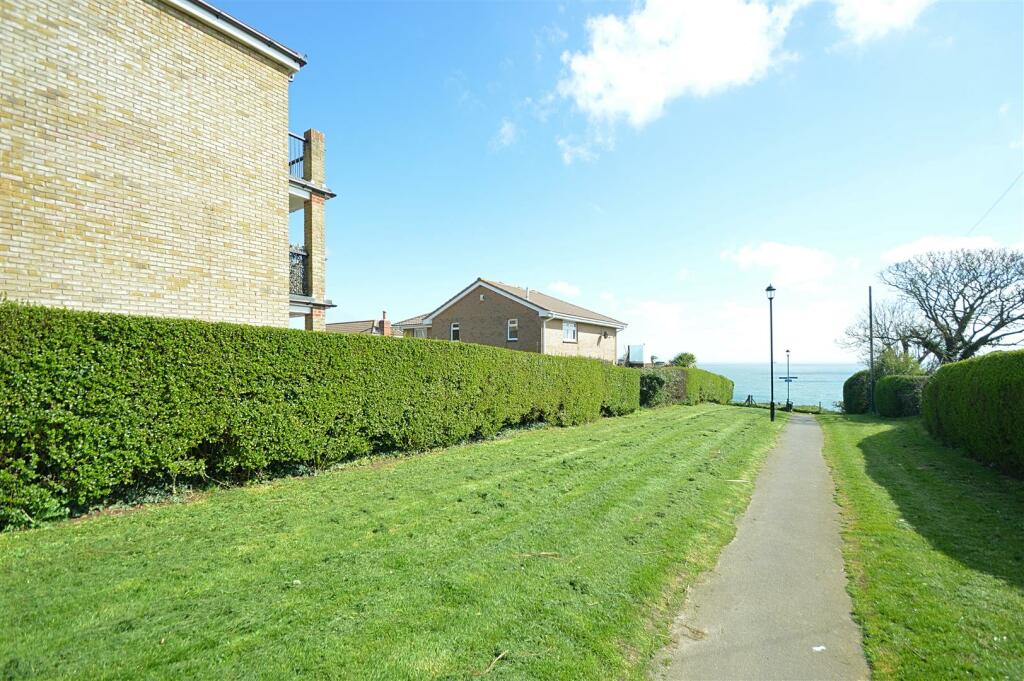 2 bedroom flat for sale in Stunning Sea Views * Shanklin, PO37