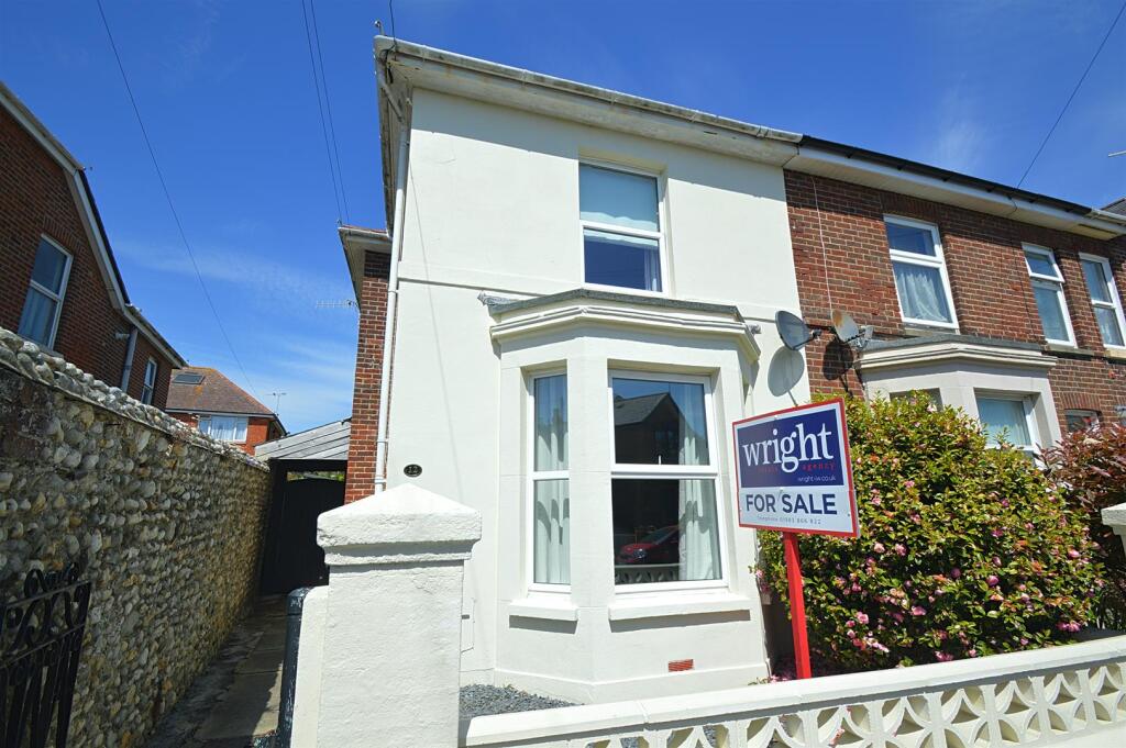Main image of property: SHORT WALK TO BEACH * SANDOWN