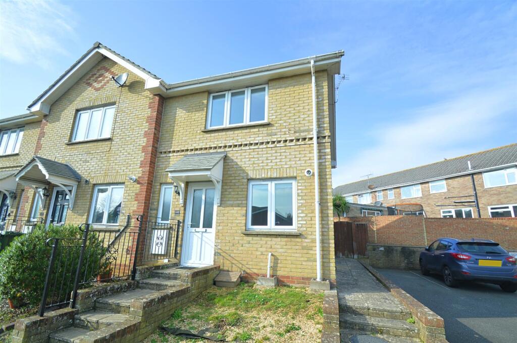 Main image of property: CHAIN FREE * SHANKLIN