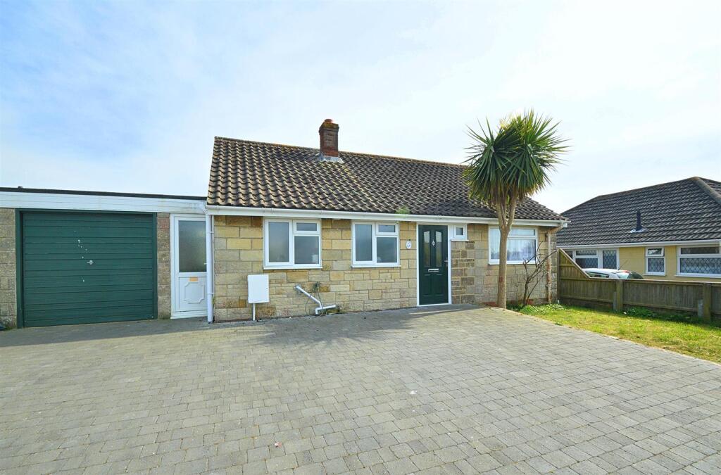 Main image of property: SHORT WALK TO BEACH * YAVERLAND
