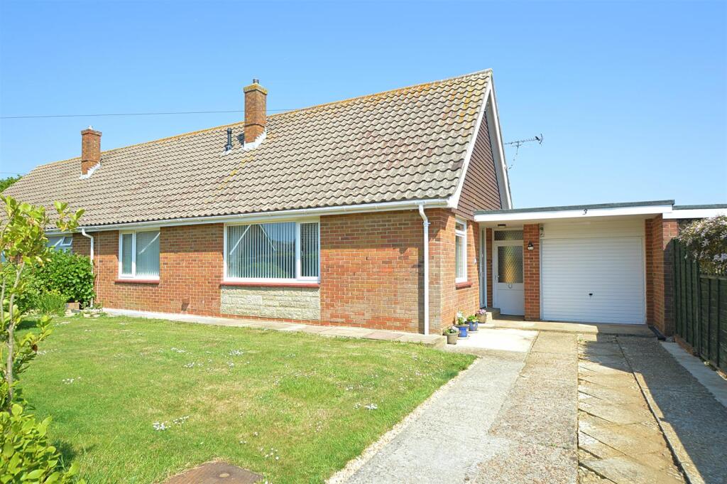 Main image of property: CLOSE TO LOCAL AMENITIES * LAKE
