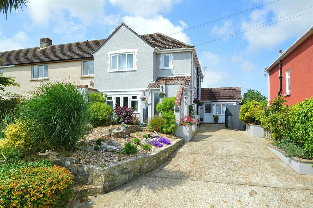 Main image of property: LARGE FAMILY HOME WITH ANNEXE * LAKE
