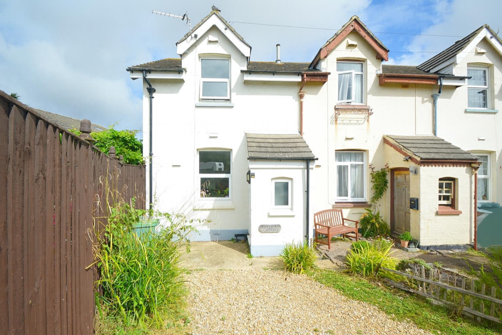 Main image of property: CHARMING CHARACTER COTTAGE * YAVERLAND