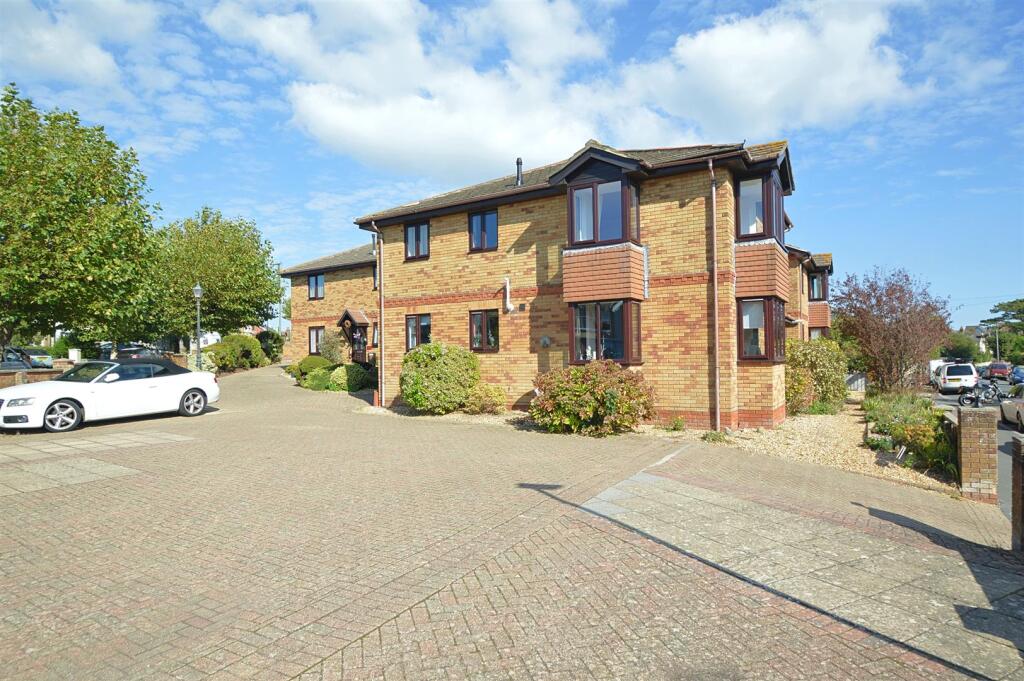 Main image of property: CHAIN FREE * SHANKLIN