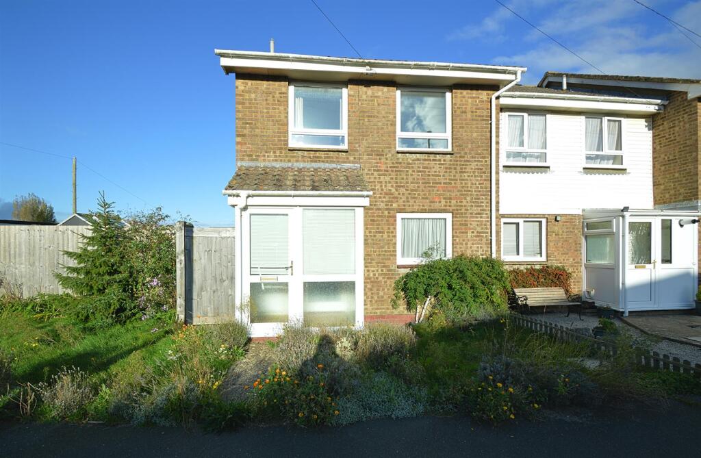 Main image of property: CHAIN FREE * GODSHILL