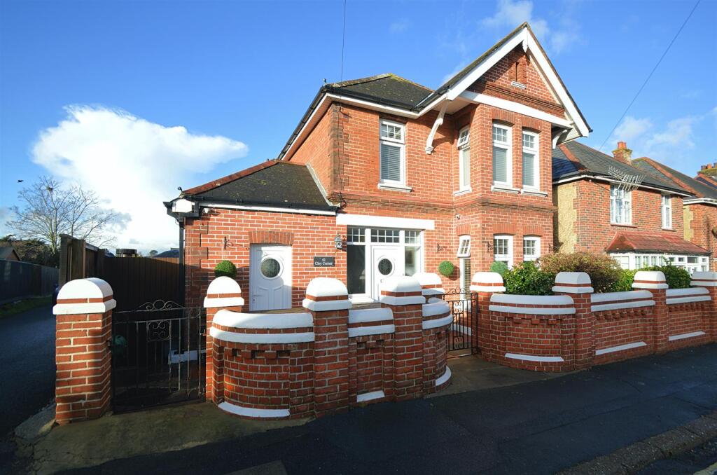 Main image of property: IDEAL FAMILY HOME * LAKE