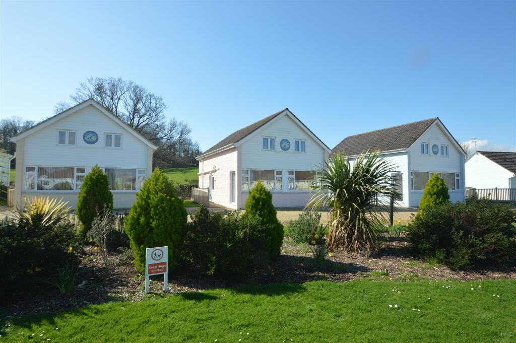 4 bedroom detached house for sale in Situated on SALTERNS VILLAGE