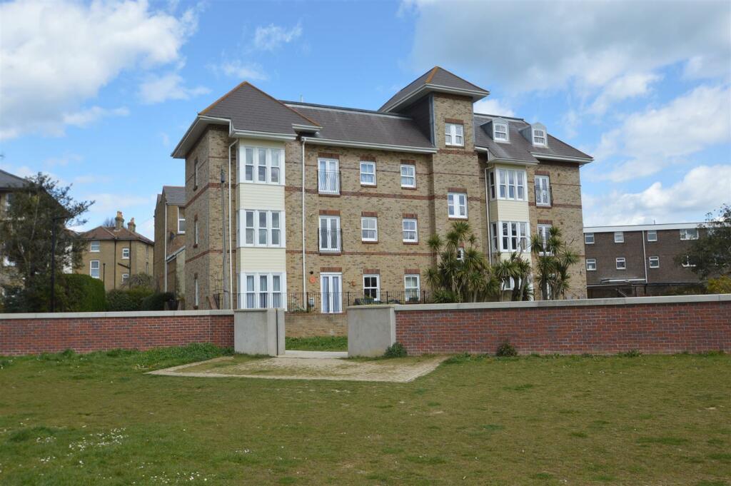 2 bedroom flat for sale in Simeon Street, Ryde, PO33
