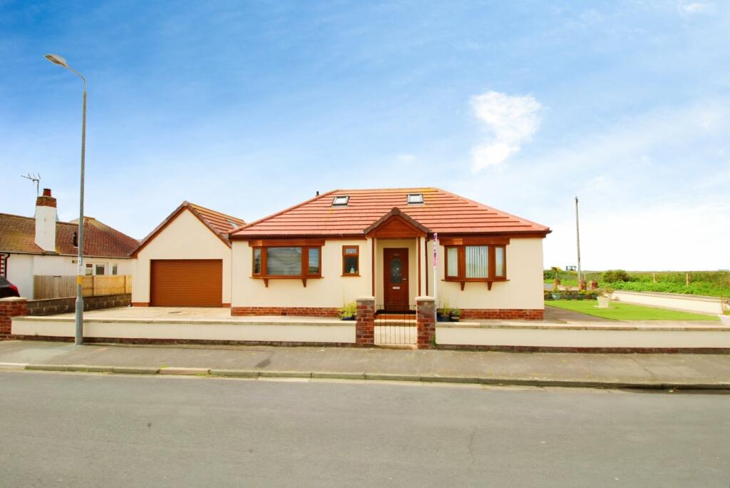 2 bedroom bungalow for sale in Green Lanes, Prestatyn, Denbighshire, LL19