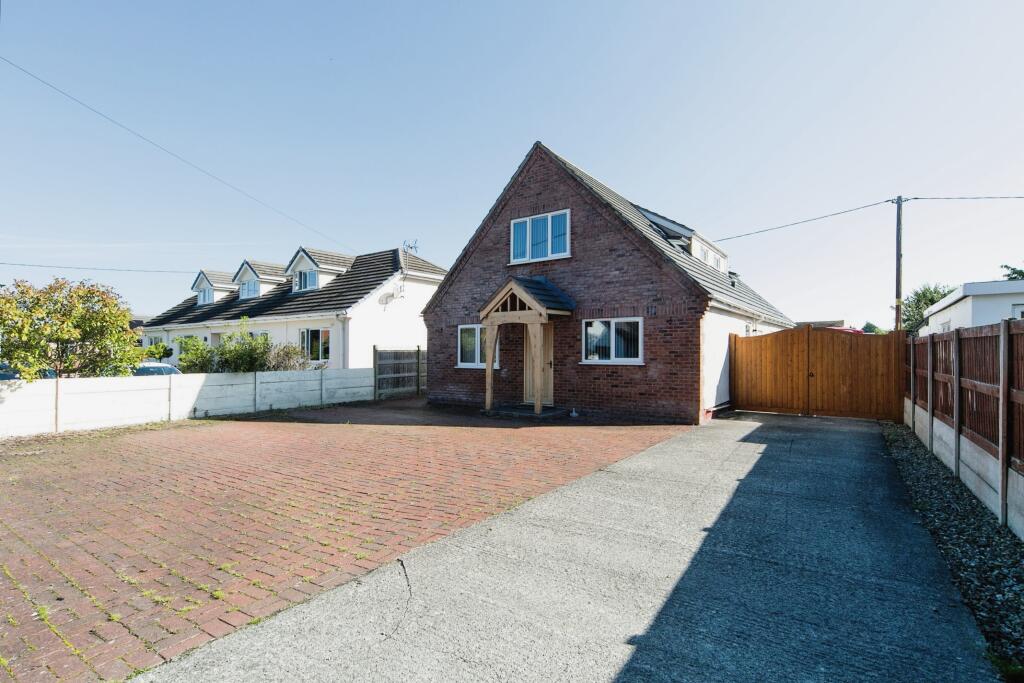 3 bedroom detached house for sale in St. Asaph Avenue, Kinmel Bay