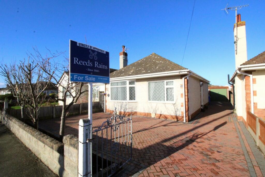 2 bedroom bungalow for sale in Drive, Prestatyn, Denbighshire, LL19