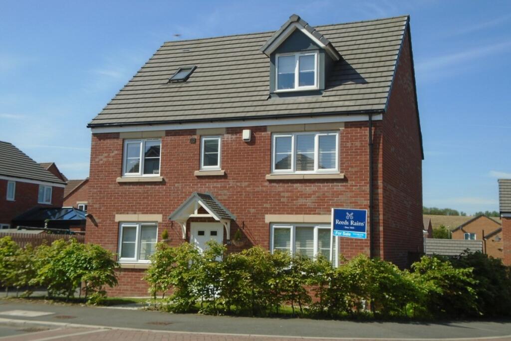 5 bedroom detached house for sale in The Rowans, Robin Hood, Wakefield